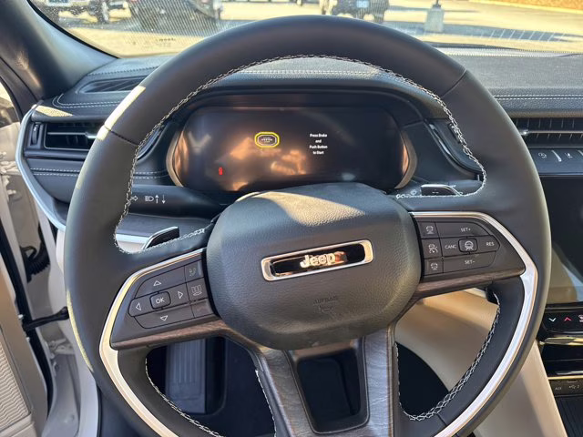 2026 Bright White Clearcoat Jeep Grand Cherokee Limited RWD SUV