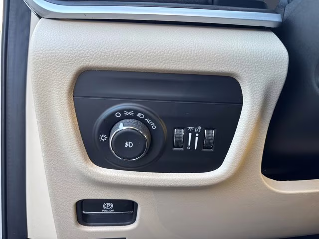 2026 Bright White Clearcoat Jeep Grand Cherokee Limited RWD SUV