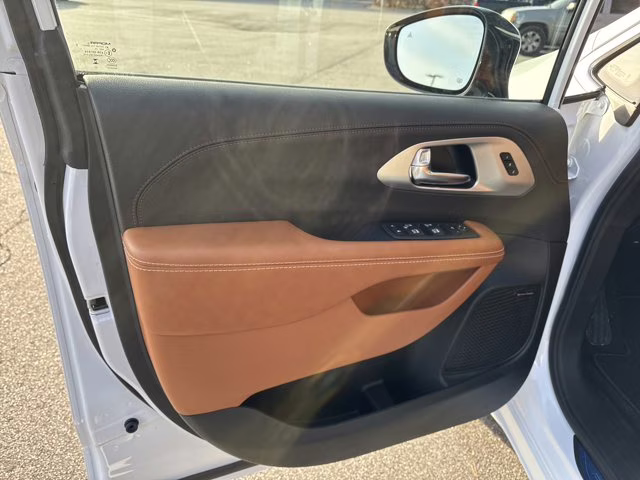 2026 Bright White Clearcoat Chrysler Pacifica Pinnacle AWD Van