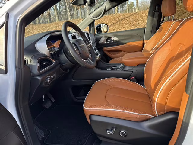 2026 Bright White Clearcoat Chrysler Pacifica Pinnacle AWD Van