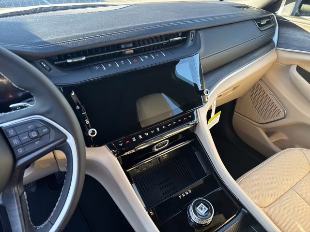 2026 Bright White Clearcoat Jeep Grand Cherokee Limited RWD SUV