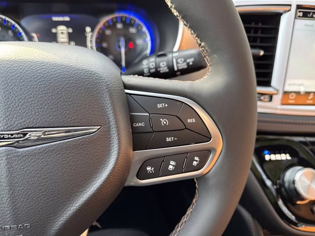 2026 Bright White Clearcoat Chrysler Pacifica Pinnacle AWD Van