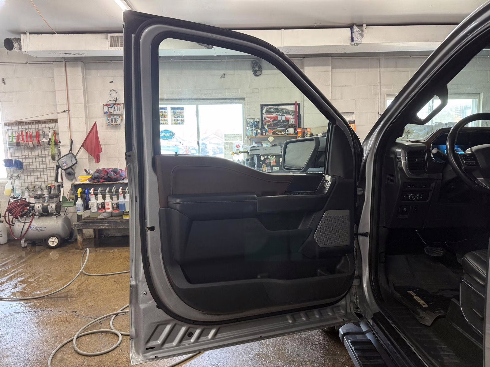 2022 Silver Ford F150 SUPERCREW LARIAT 4X4 Truck