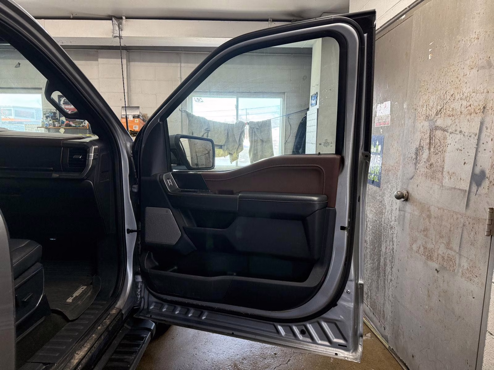 2022 Silver Ford F150 SUPERCREW LARIAT 4X4 Truck