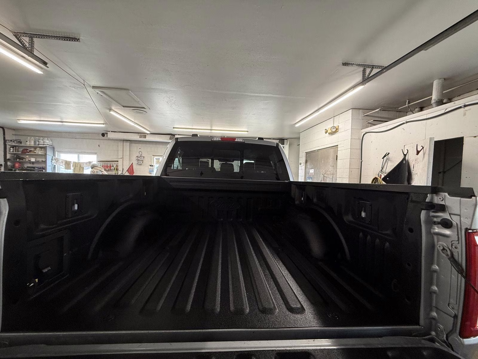 2022 Silver Ford F150 SUPERCREW LARIAT 4X4 Truck