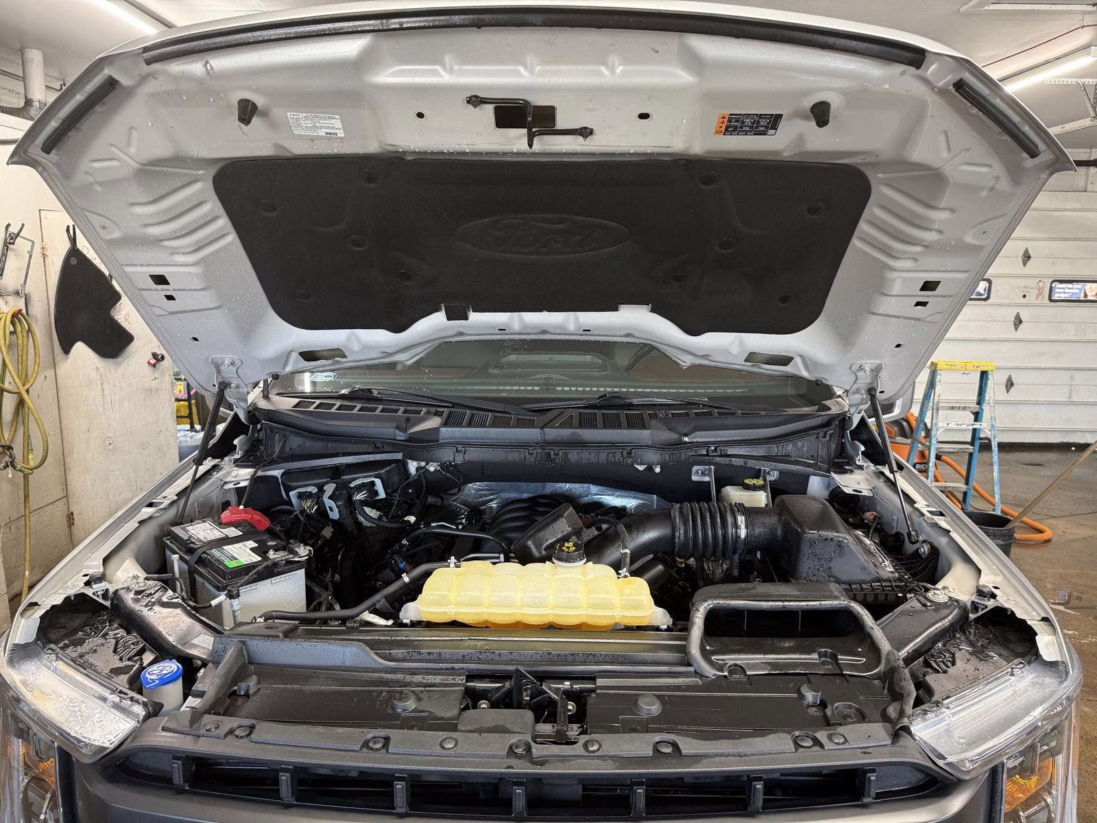 2022 Silver Ford F150 SUPERCREW LARIAT 4X4 Truck