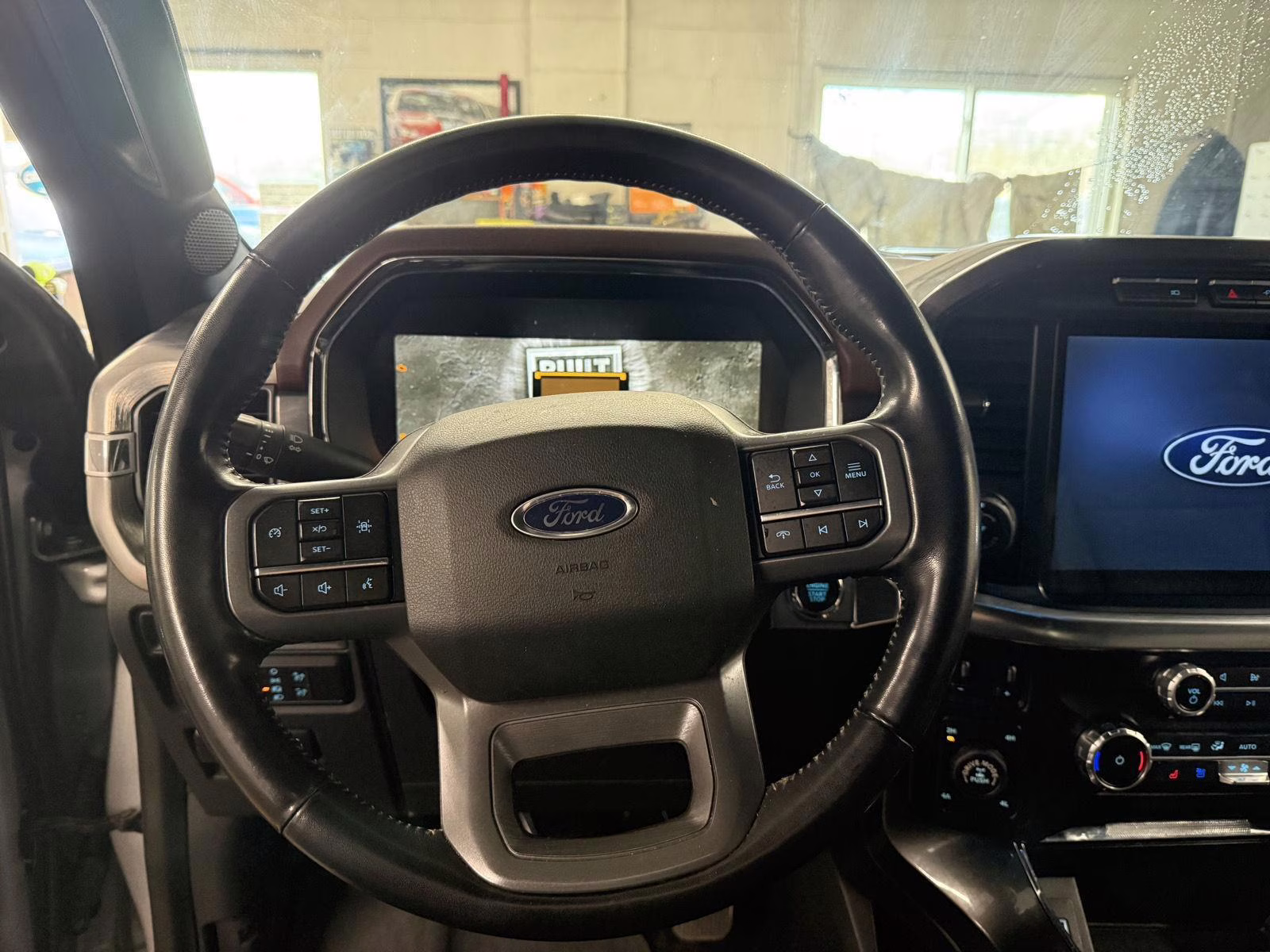 2022 Silver Ford F150 SUPERCREW LARIAT 4X4 Truck