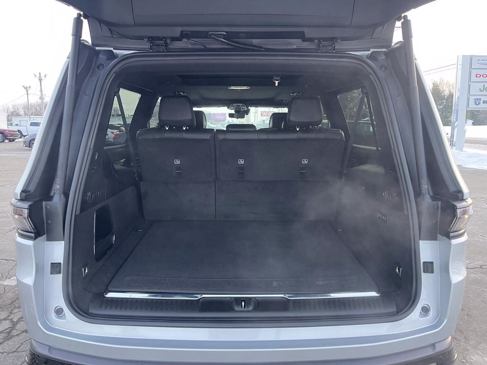 2026 SILVER ZYNITH Jeep Grand Wagoneer L Summit Obsidian 4X4 Crossover