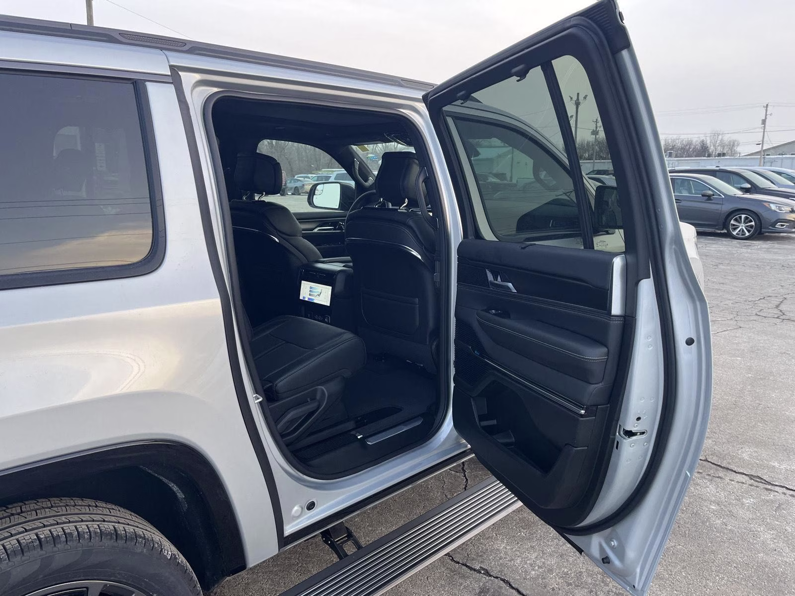 2026 SILVER ZYNITH Jeep Grand Wagoneer L Summit Obsidian 4X4 Crossover