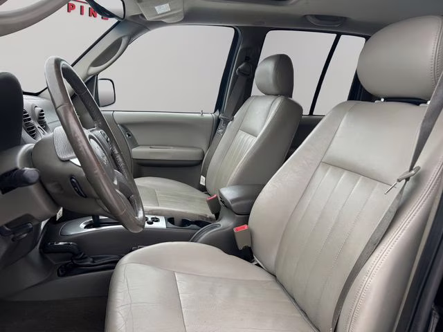 2005 Black Clearcoat Jeep Liberty Limited 4X4 SUV