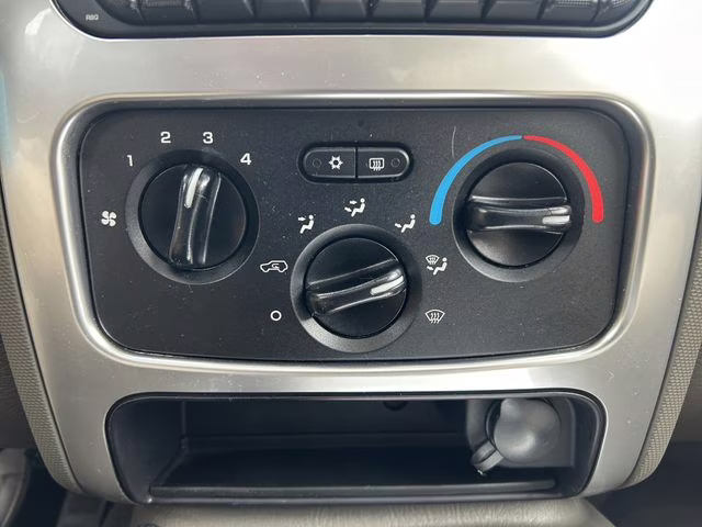 2005 Black Clearcoat Jeep Liberty Limited 4X4 SUV