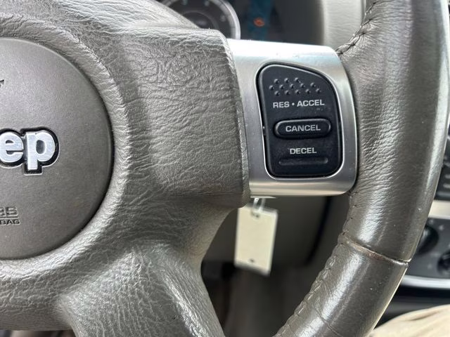 2005 Black Clearcoat Jeep Liberty Limited 4X4 SUV