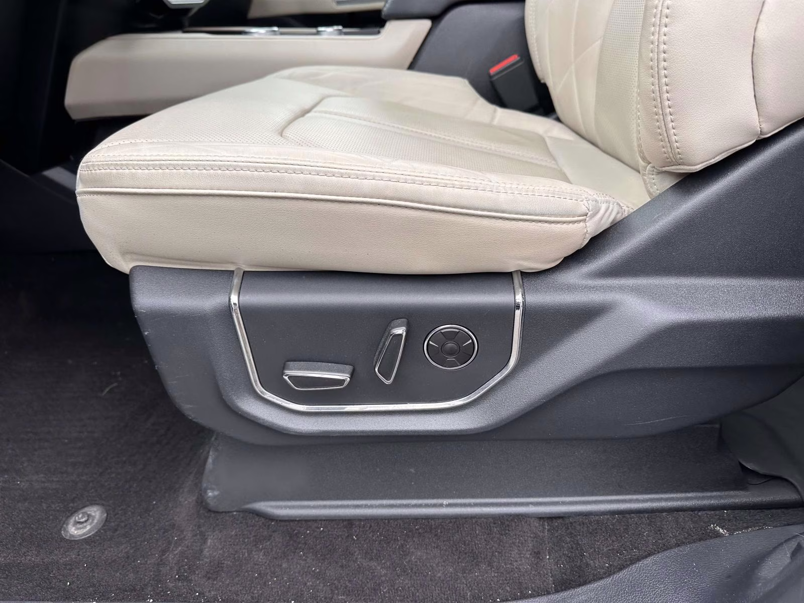 2023 Star White Metallic Tri-Coat Ford Expedition Platinum 4x4 4X4 SUV