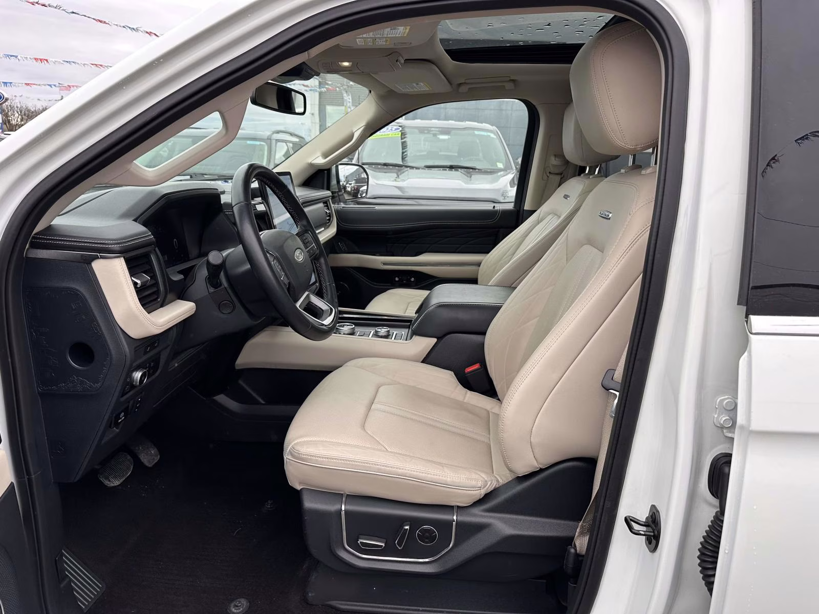 2023 Star White Metallic Tri-Coat Ford Expedition Platinum 4x4 4X4 SUV