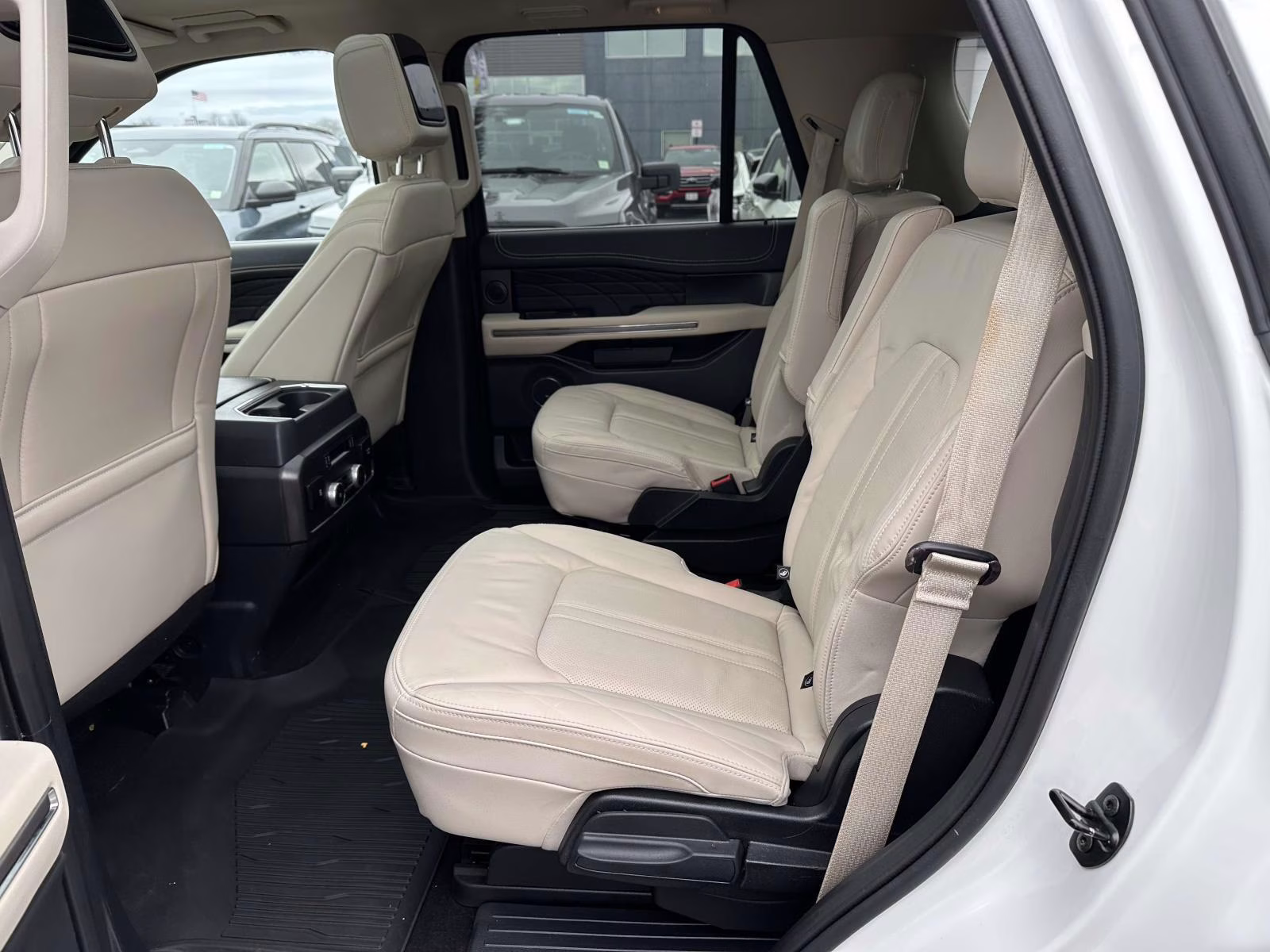 2023 Star White Metallic Tri-Coat Ford Expedition Platinum 4x4 4X4 SUV