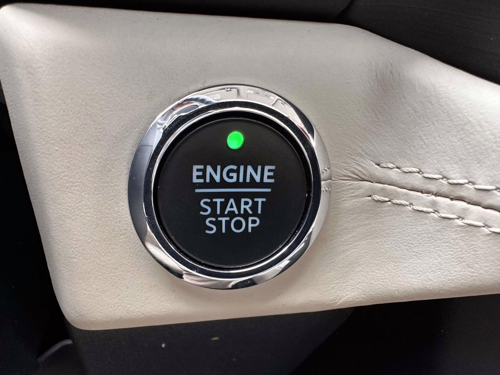 2023 Star White Metallic Tri-Coat Ford Expedition Platinum 4x4 4X4 SUV