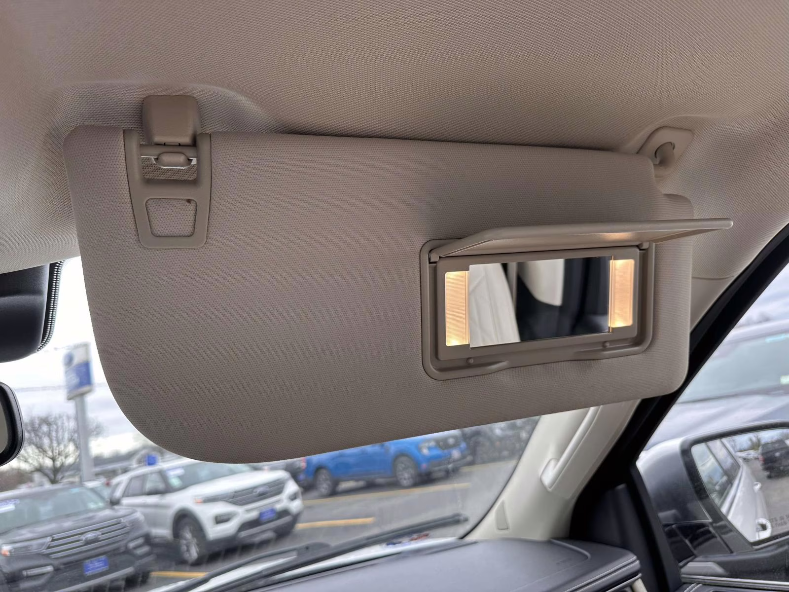 2023 Star White Metallic Tri-Coat Ford Expedition Platinum 4x4 4X4 SUV