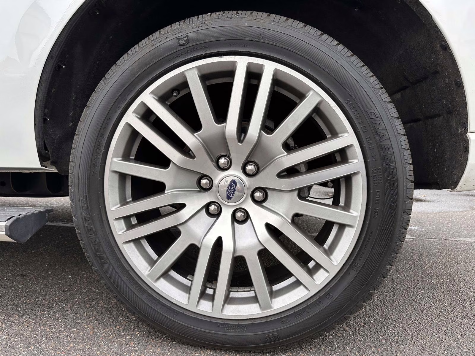 2023 Star White Metallic Tri-Coat Ford Expedition Platinum 4x4 4X4 SUV