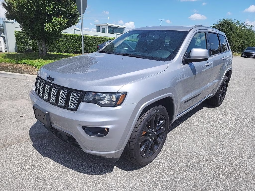 2021 White Jeep Grand Cherokee Laredo E 4X4 SUV