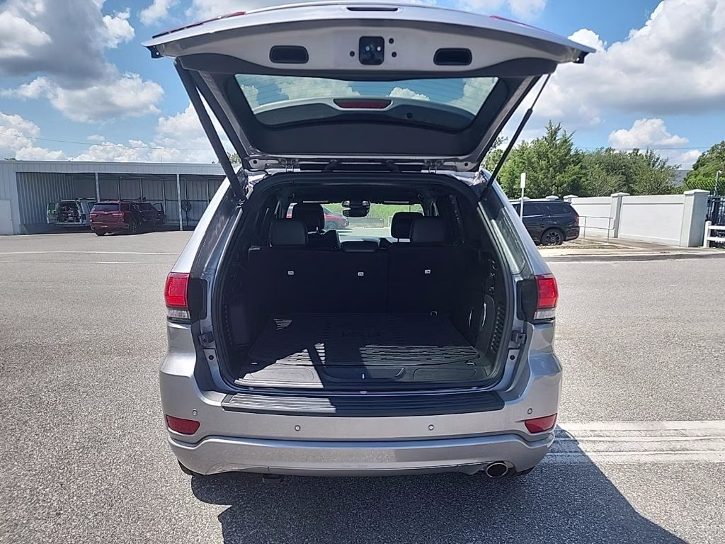 2021 White Jeep Grand Cherokee Laredo E 4X4 SUV