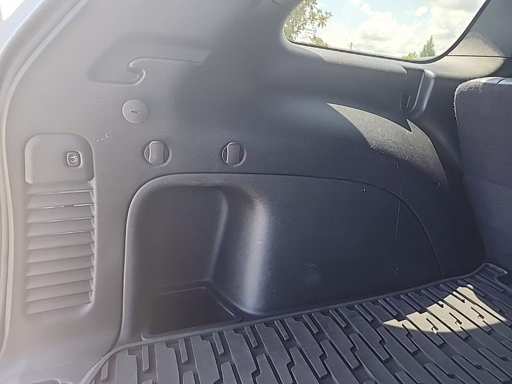 2021 White Jeep Grand Cherokee Laredo E 4X4 SUV
