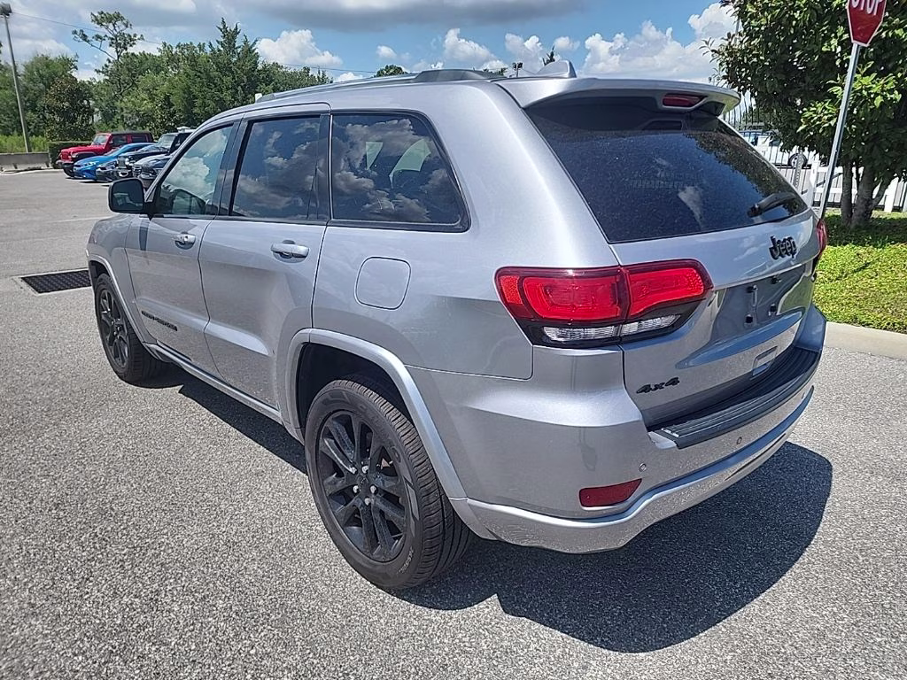 2021 White Jeep Grand Cherokee Laredo E 4X4 SUV