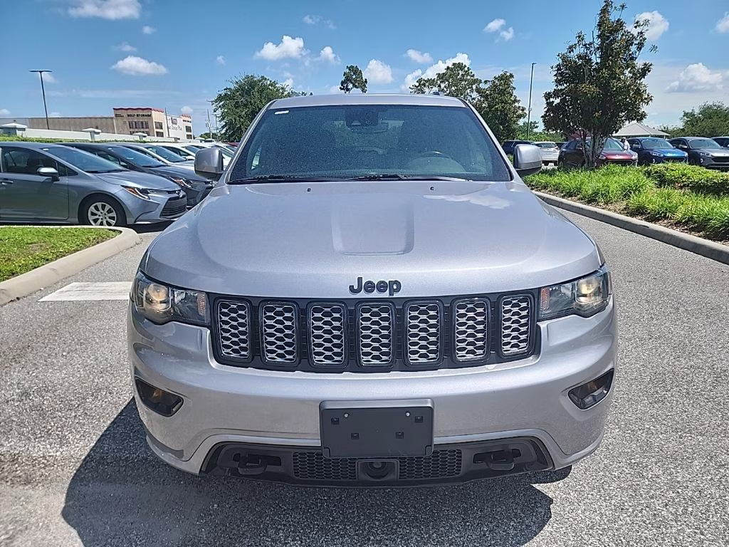 2021 White Jeep Grand Cherokee Laredo E 4X4 SUV
