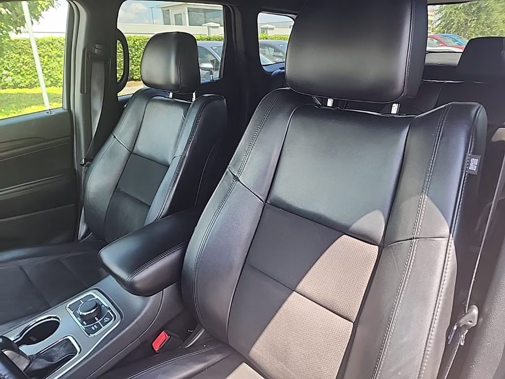 2021 White Jeep Grand Cherokee Laredo E 4X4 SUV