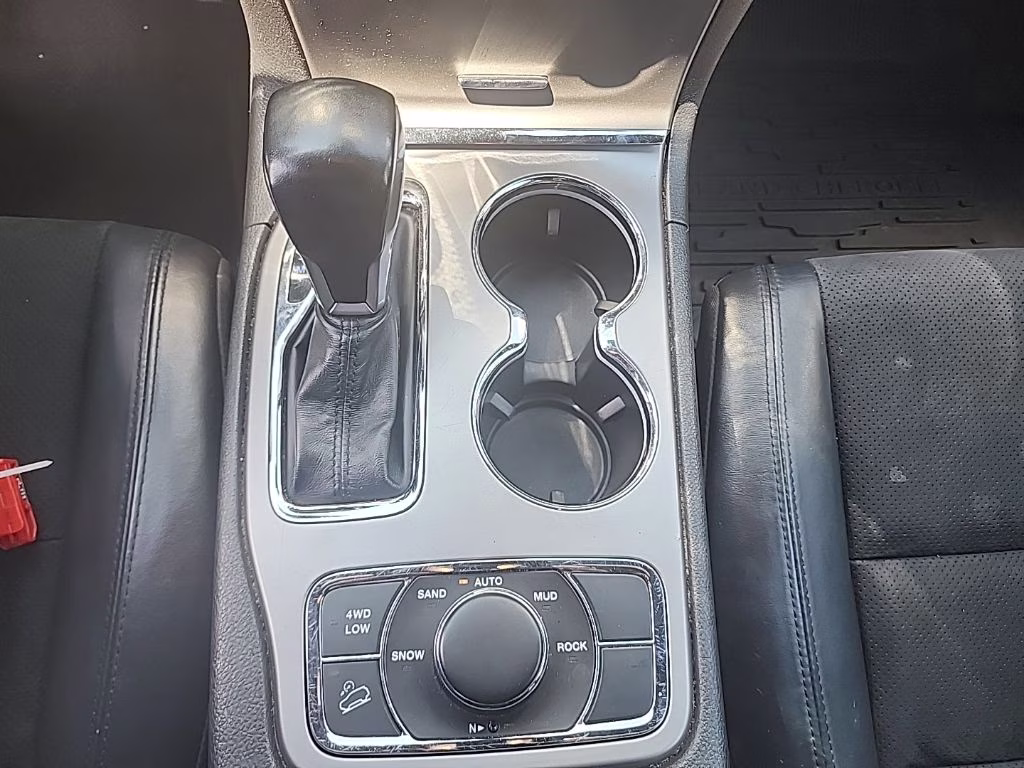 2021 White Jeep Grand Cherokee Laredo E 4X4 SUV