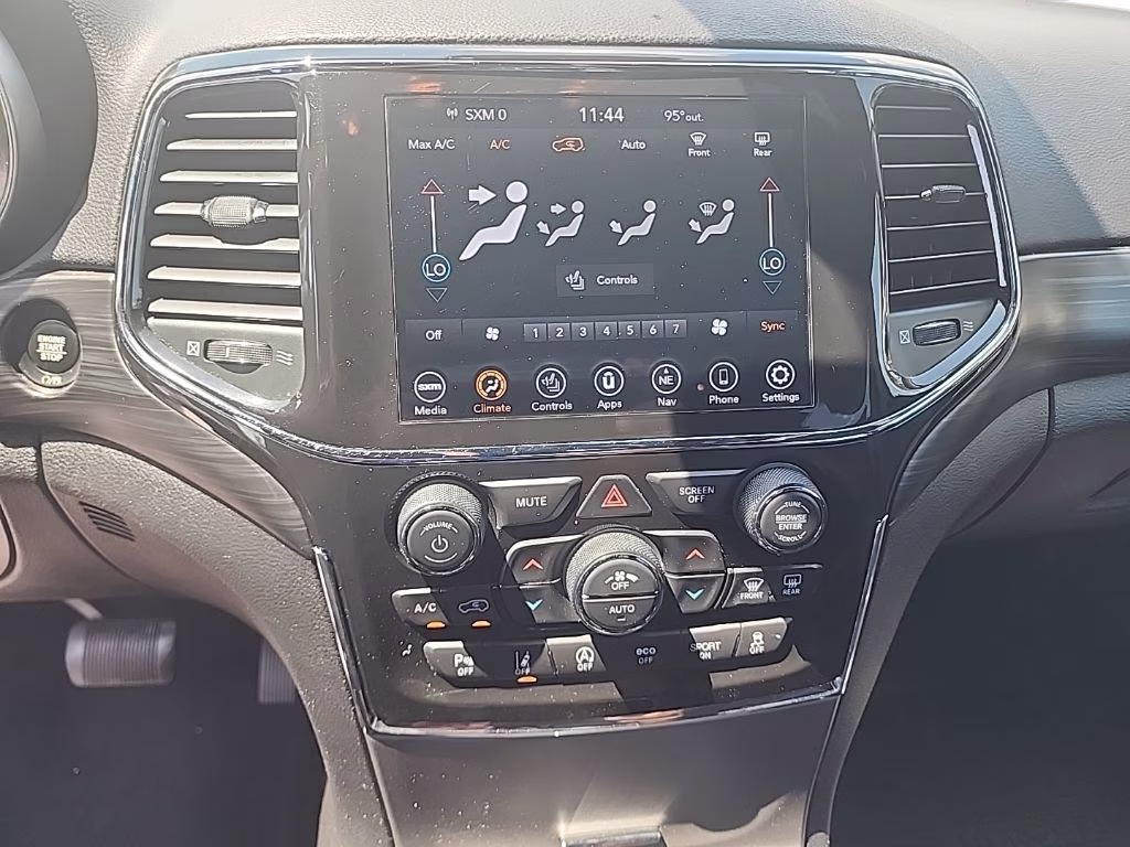 2021 White Jeep Grand Cherokee Laredo E 4X4 SUV