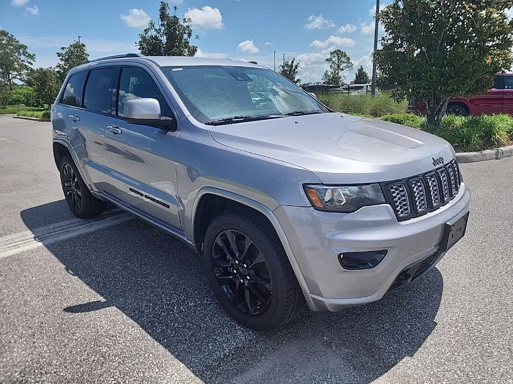 2021 White Jeep Grand Cherokee Laredo E 4X4 SUV