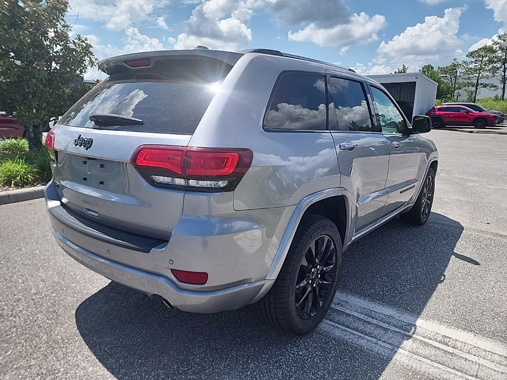 2021 White Jeep Grand Cherokee Laredo E 4X4 SUV