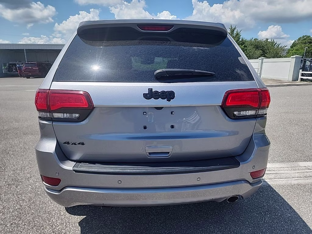 2021 White Jeep Grand Cherokee Laredo E 4X4 SUV