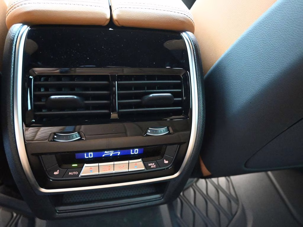 2026 Mineral White Metallic BMW X5 xDrive40i AWD SUV