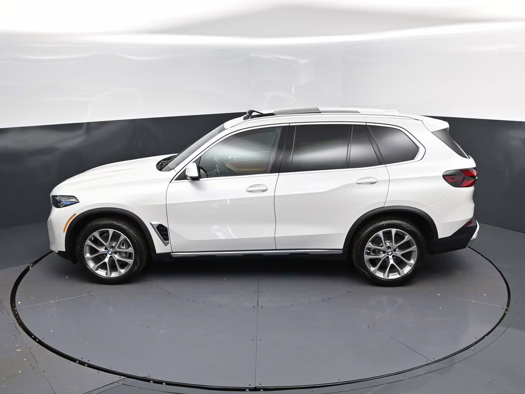 2026 Mineral White Metallic BMW X5 xDrive40i AWD SUV