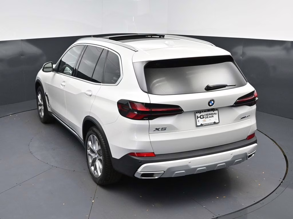 2026 Mineral White Metallic BMW X5 xDrive40i AWD SUV