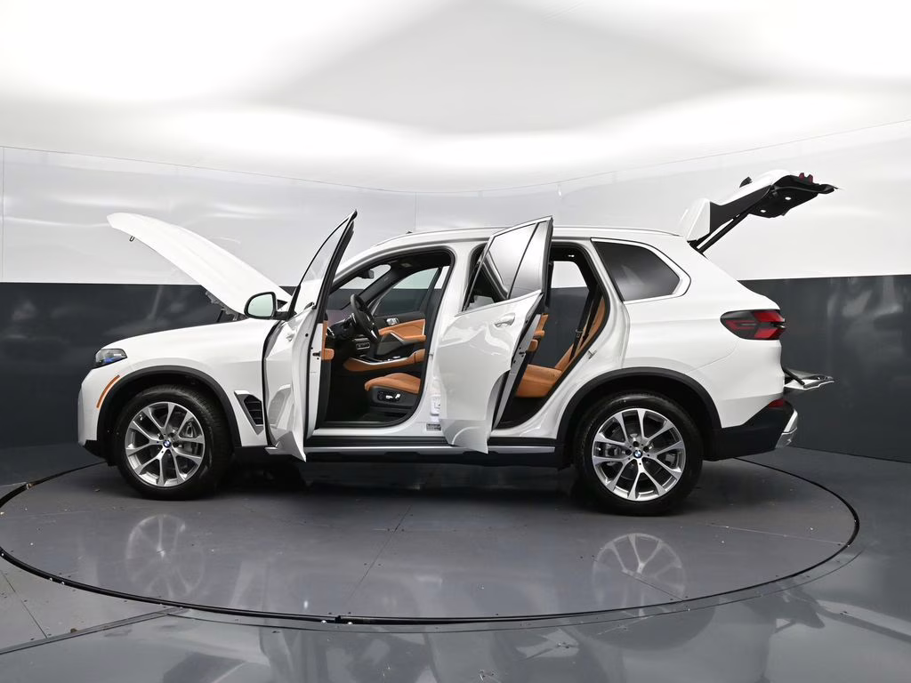 2026 Mineral White Metallic BMW X5 xDrive40i AWD SUV