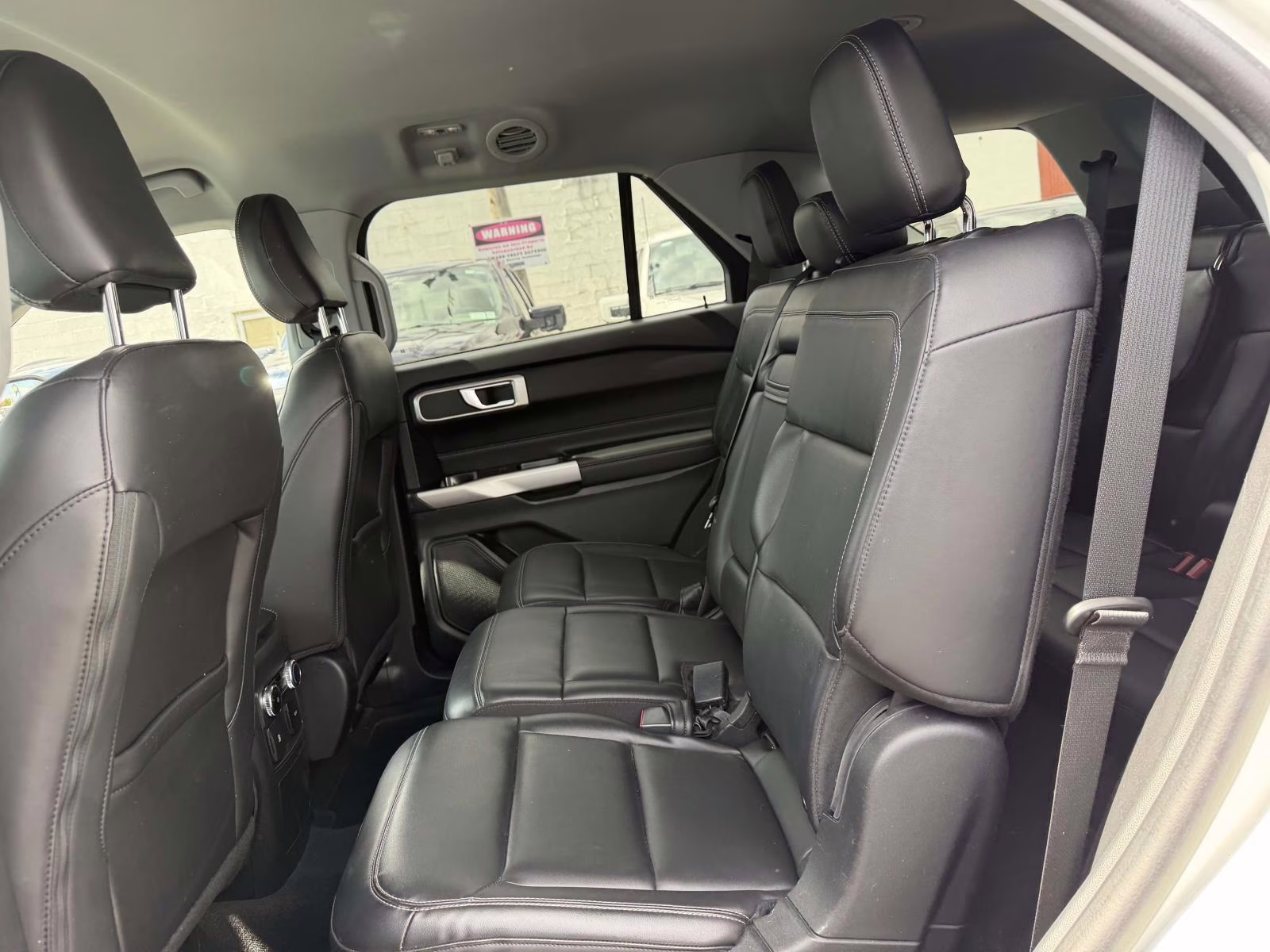 2022 White Ford Explorer XLT 4WD 4X4 SUV