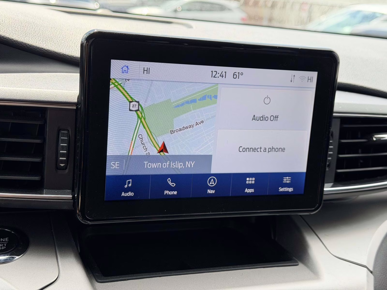 2022 White Ford Explorer XLT 4WD 4X4 SUV