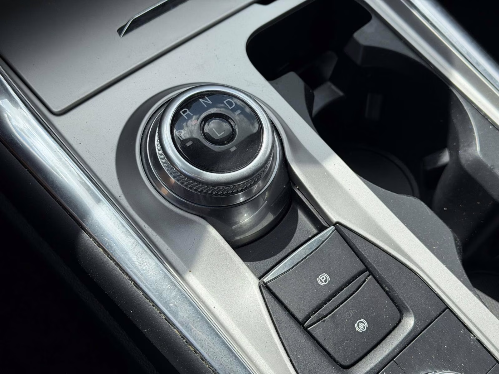 2022 White Ford Explorer XLT 4WD 4X4 SUV