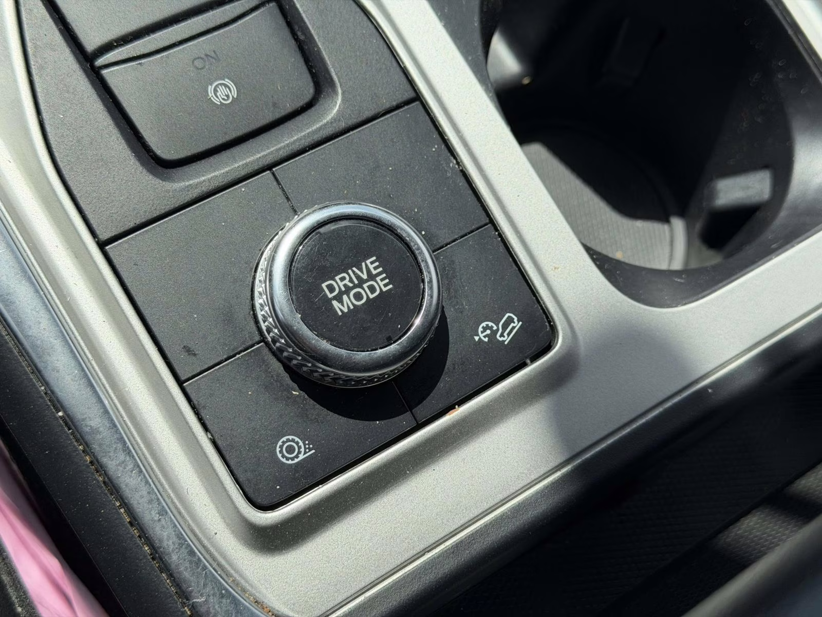 2022 White Ford Explorer XLT 4WD 4X4 SUV