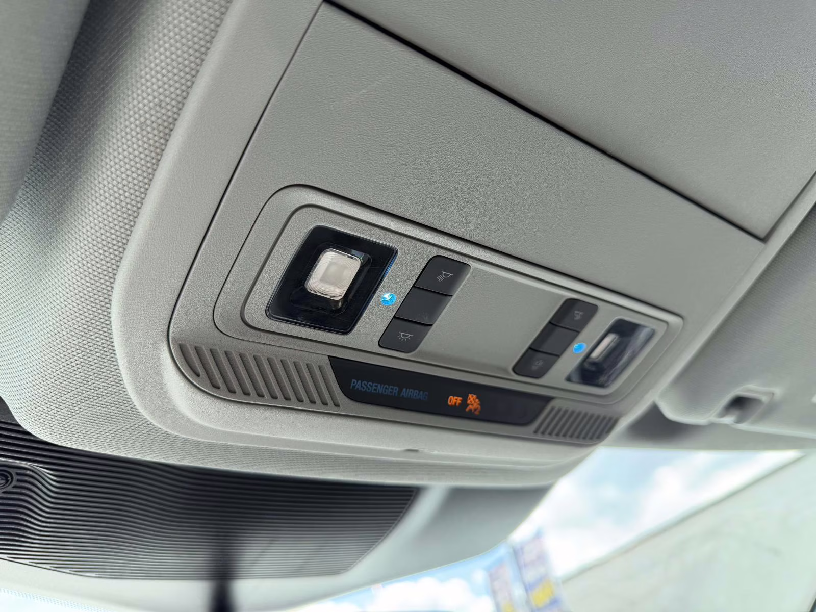 2022 White Ford Explorer XLT 4WD 4X4 SUV