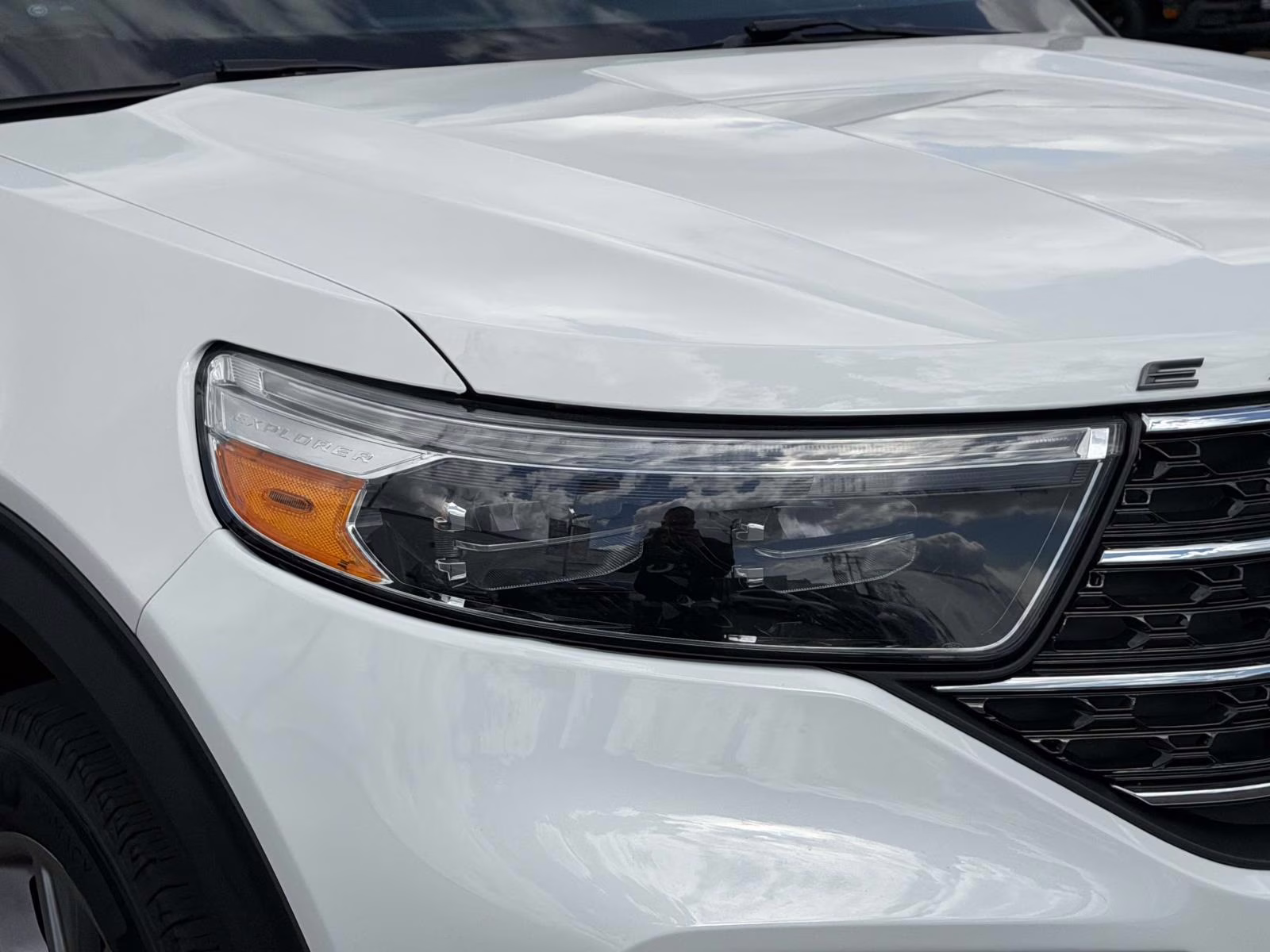 2022 White Ford Explorer XLT 4WD 4X4 SUV
