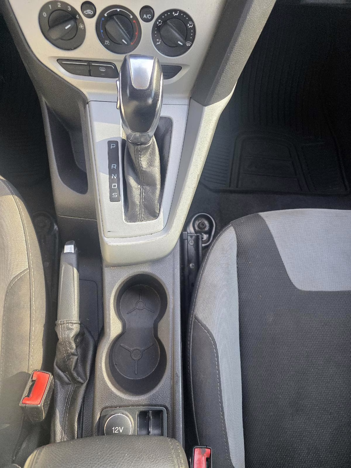 2012 Red Candy Metallic Tinted Clearcoat Ford Focus SE FWD Hatchback