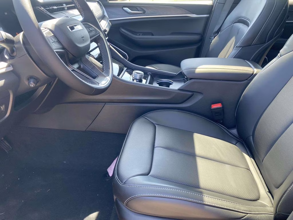 2026 Velvet Red Pearlcoat Jeep Grand Cherokee Limited 4X4 SUV