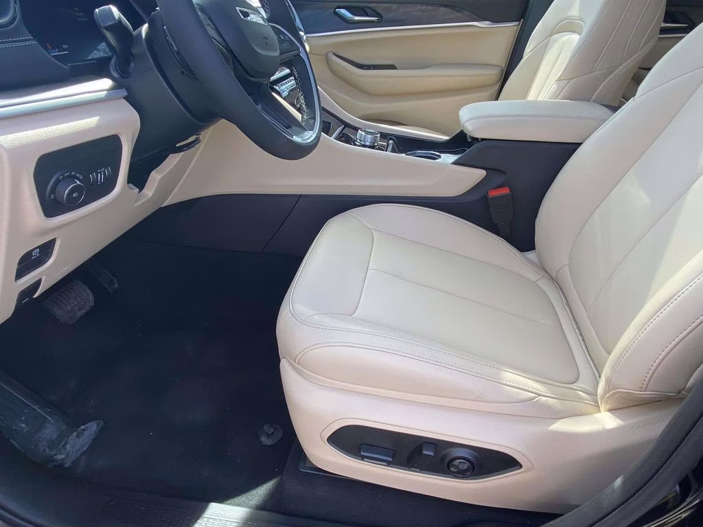 2026 Diamond Black Crystal Pearlcoat Jeep Grand Cherokee L Limited RWD SUV