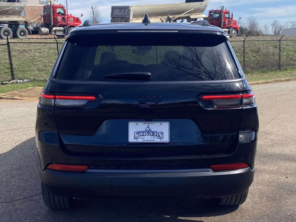 2026 Diamond Black Crystal Pearlcoat Jeep Grand Cherokee L Limited RWD SUV