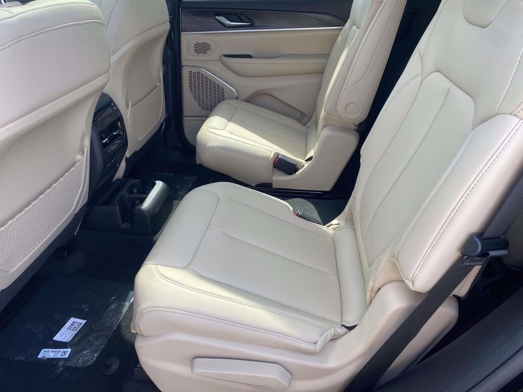 2026 Diamond Black Crystal Pearlcoat Jeep Grand Cherokee L Limited RWD SUV