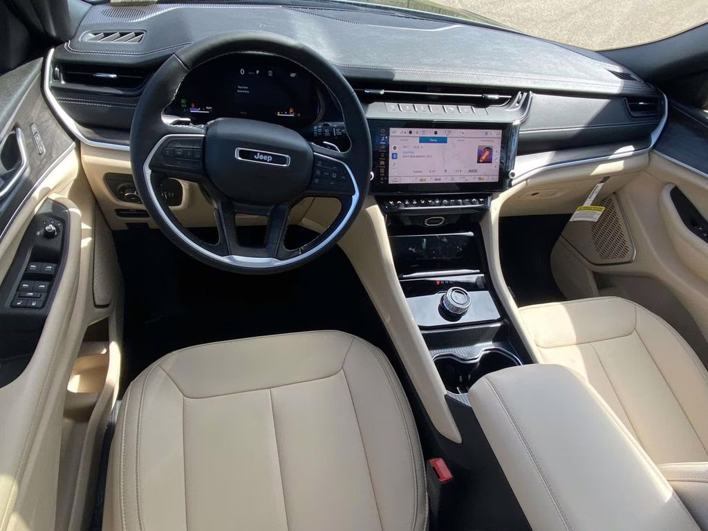 2026 Diamond Black Crystal Pearlcoat Jeep Grand Cherokee L Limited RWD SUV