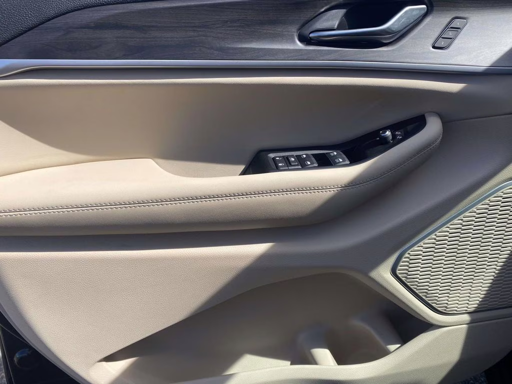 2026 Diamond Black Crystal Pearlcoat Jeep Grand Cherokee L Limited RWD SUV